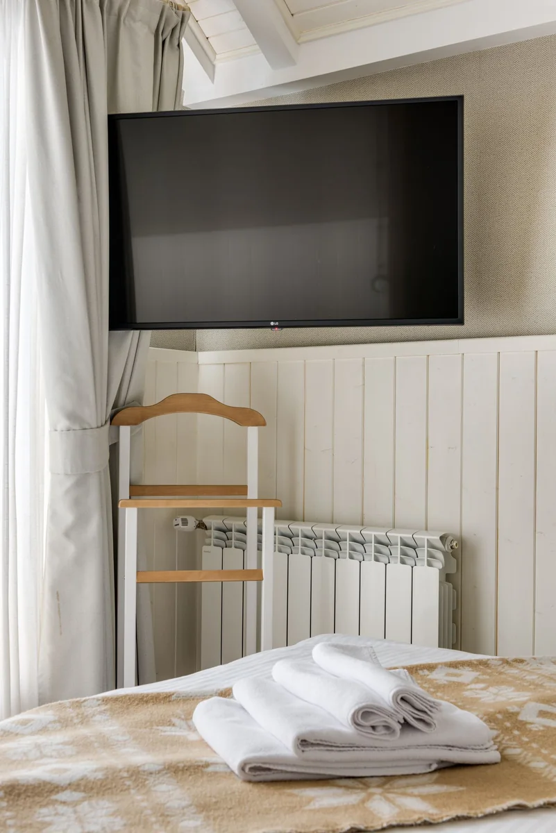 Clean linens and towels representing cabin stores